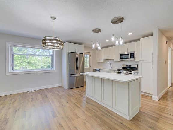 5th image of 2861 Cherry Point Ln