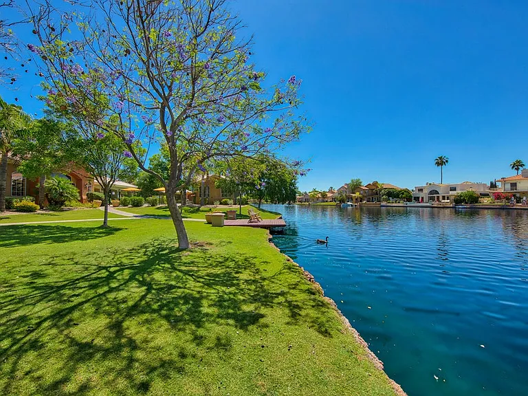 Serena Shores Apartments — Photo 10