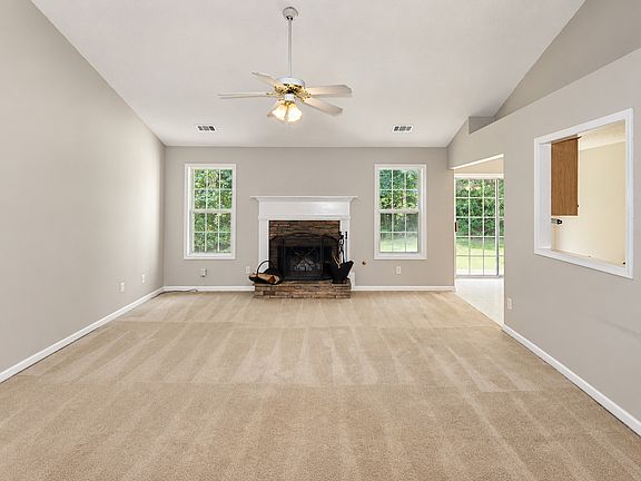 5th image of 227 Westwind Dr