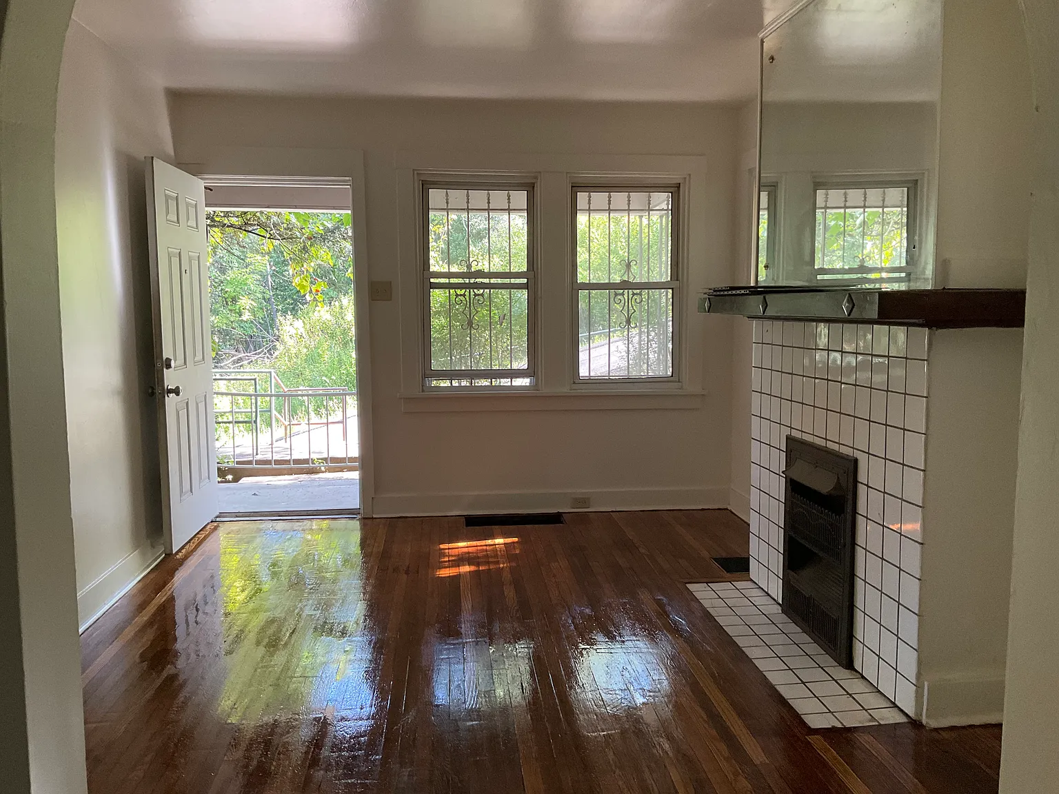 2 bed, 900 sqft, $1,045 — Photo 4