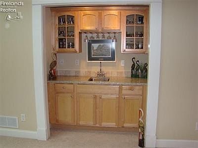 4th image of 10654 E Bayshore Building 3