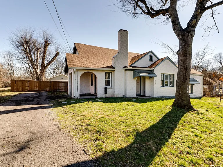 819 E Meade Ave — Photo 3