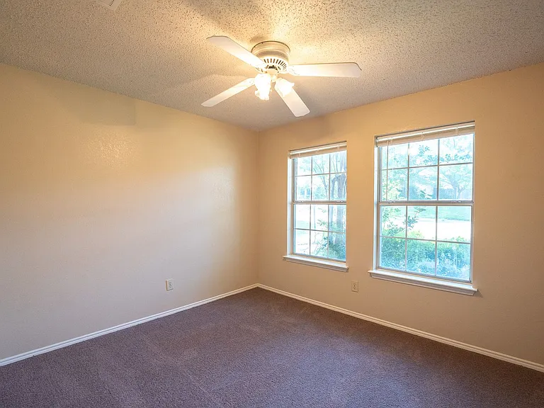 831 Ash Grove Ln — Photo 5