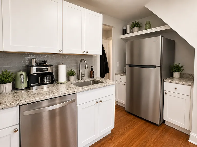 320 W Wilson St — Photo 4
