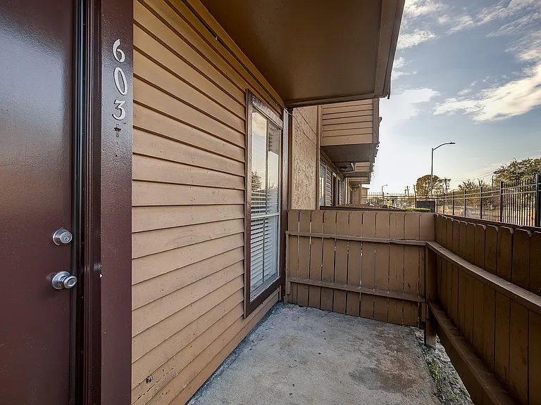 Ashford Casa Bella-Outside