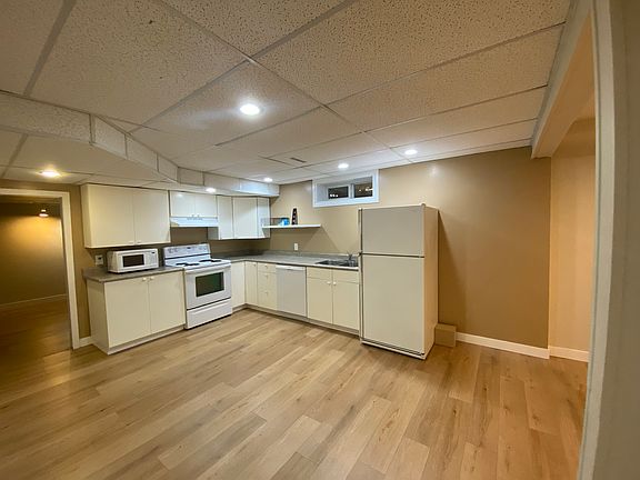 2nd image of 40 Laurier Cres #Basement