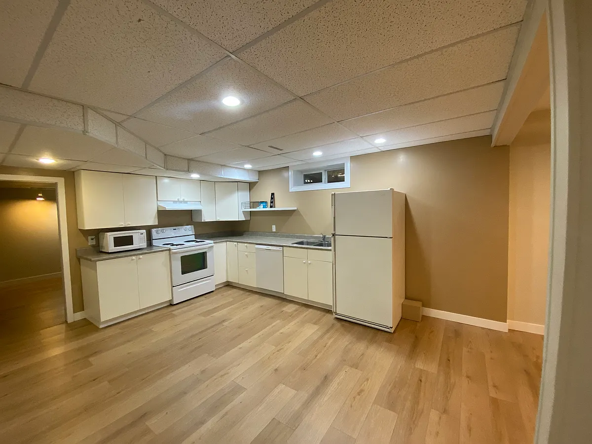 Building Photo - 40 Laurier Cres #BASEMENT