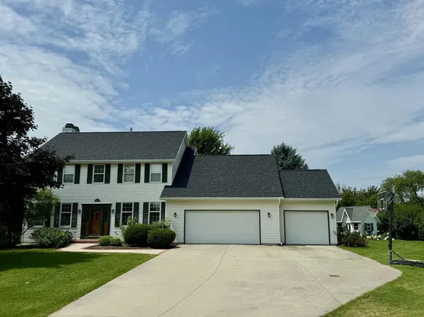 32 Country Ct, Fond Du Lac, WI 54935