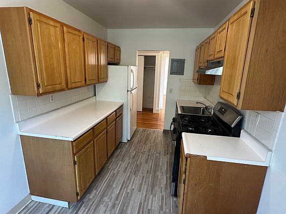 2nd image of 24 Colborne Rd APT 22