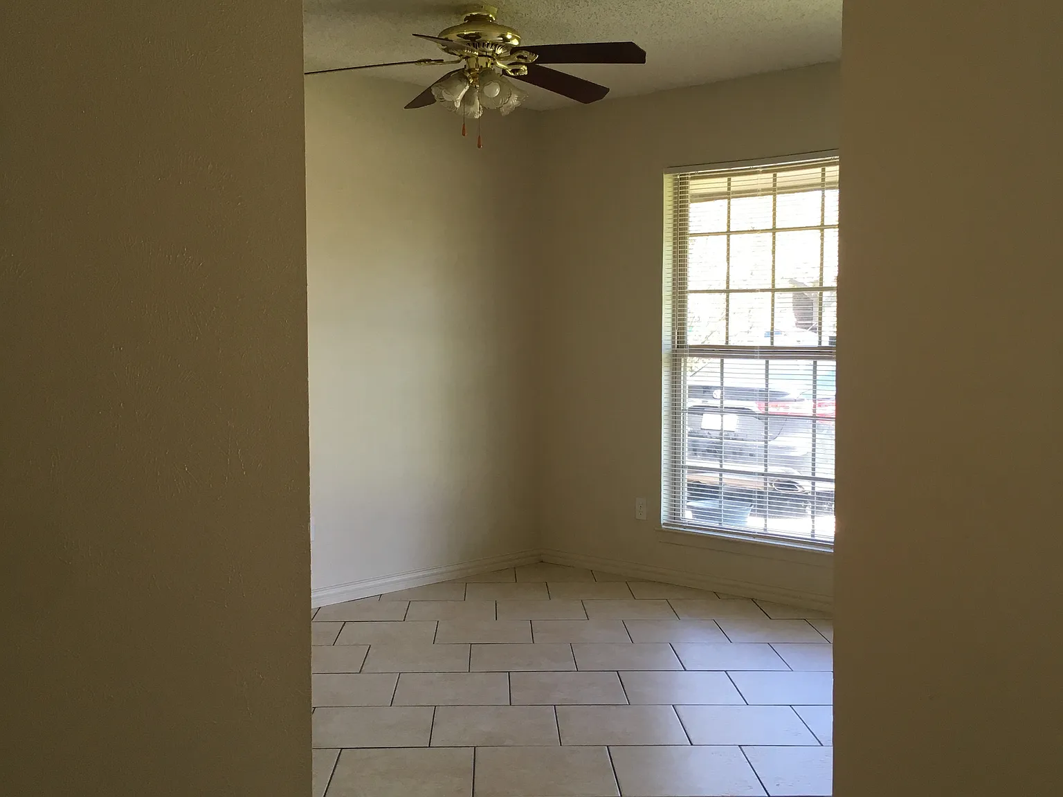 3 bed, 1.5 bath, 1209 sqft, $1,820 — Photo 2