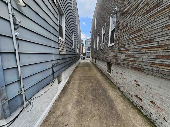 303 Fulton Avenue image 22 of 23