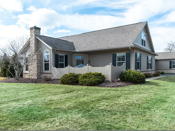 220 Quarry Lakes Dr, Amherst, OH 44001