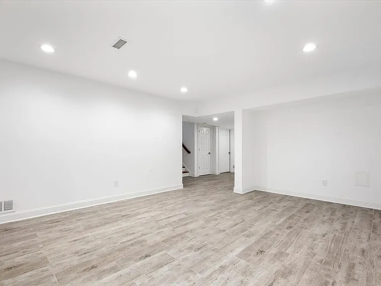 109 Lee Rd — Photo 23