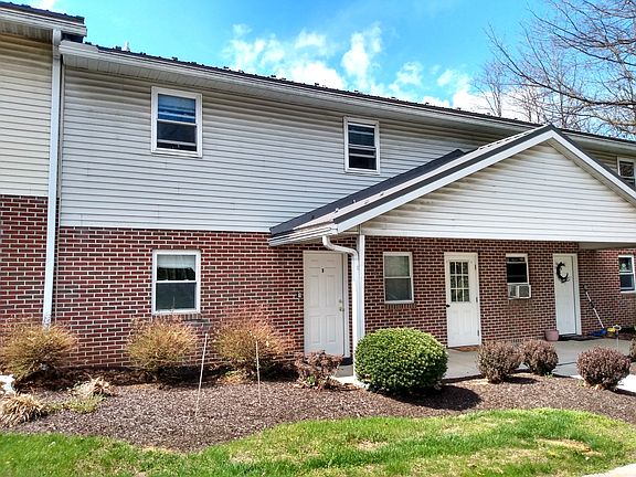 3rd image of 861 Buchanan Trl E