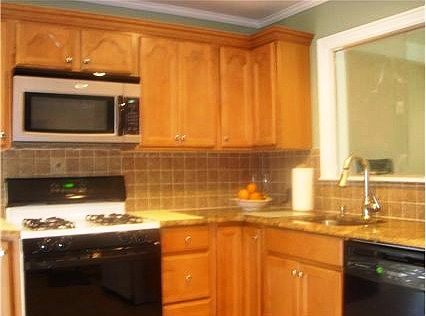 Kitchen w/Granite