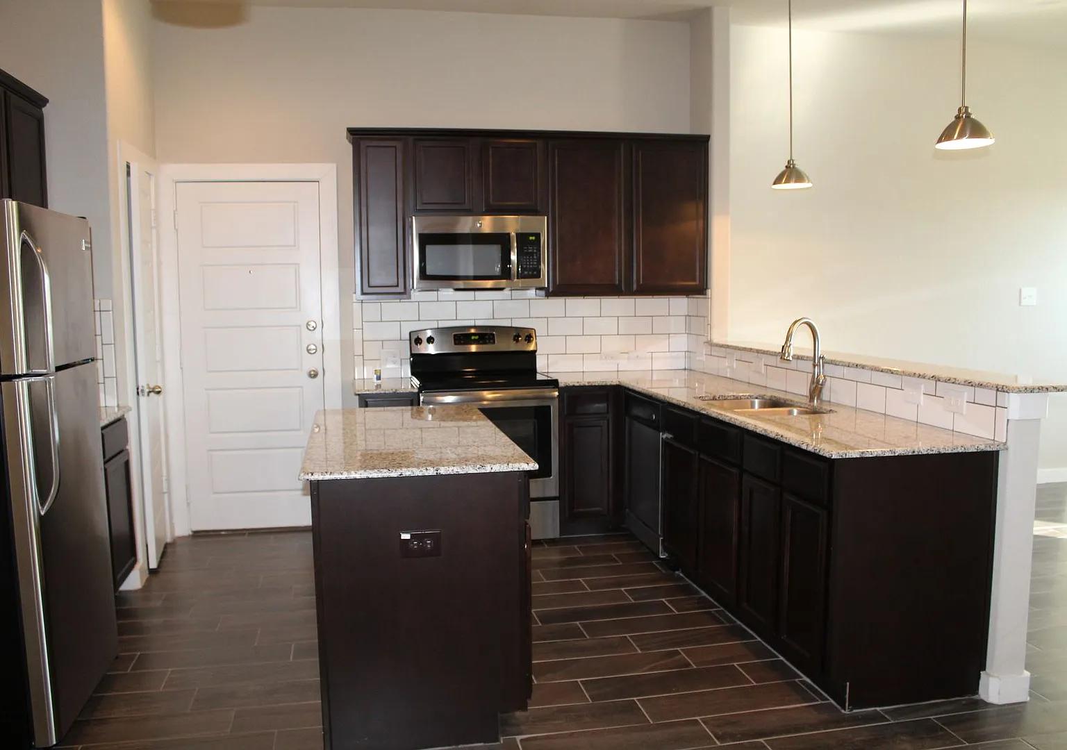 3/2/2 Fridge Included / Xeriscaped Front Yard / Corner Lot / Fenced in Yard / CISD — Photo 4