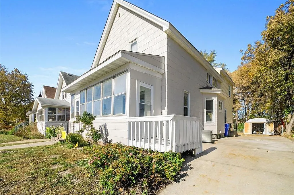 6 bed, $3,300 — Photo 2