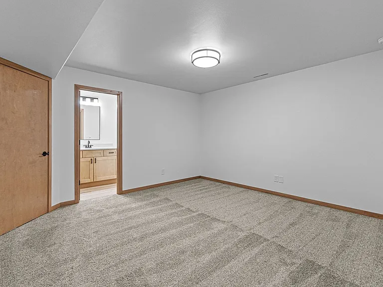 630 Catherine Dr — Photo 24