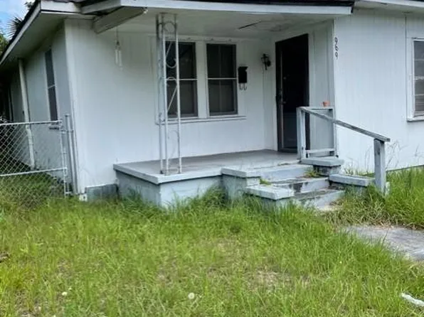 969 Vernon Willis Dr, Waycross, GA 31501