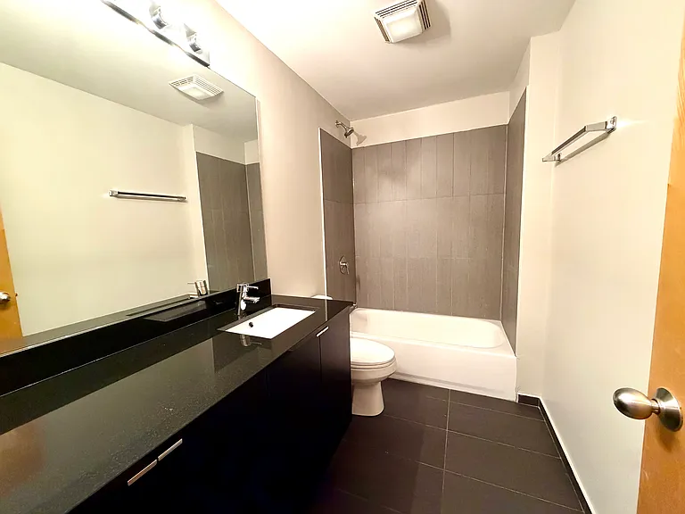 2157 N Damen Ave #305 — Photo 15