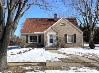 519 Oak Knolls Ave, Rockford, IL 61107