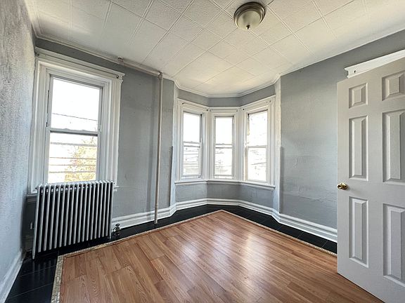 4th image of 379 Fairmount Ave #3