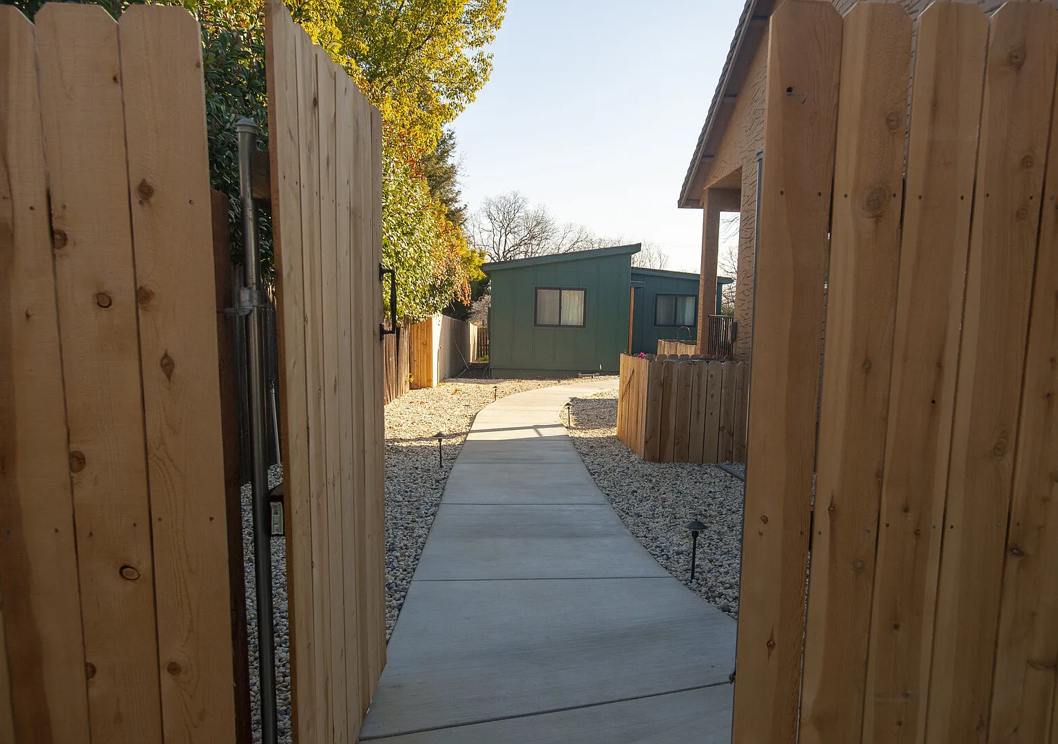 Modern Small Home — Photo 2
