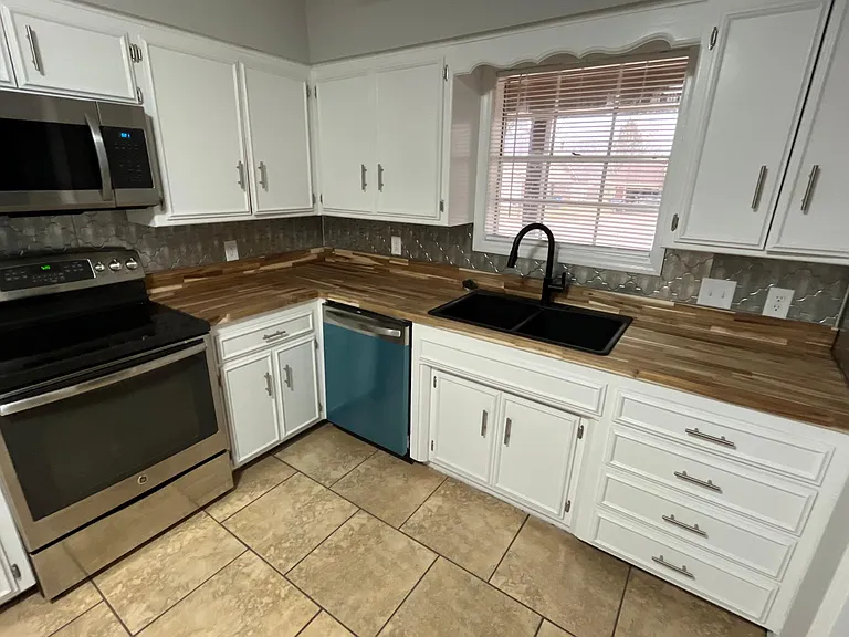 9405 Enid St — Photo 12