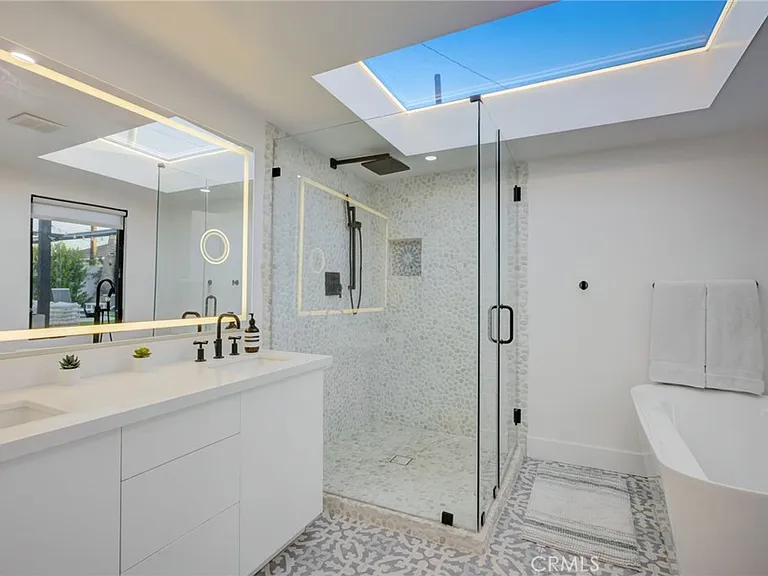 8161 Encino Ave — Photo 50