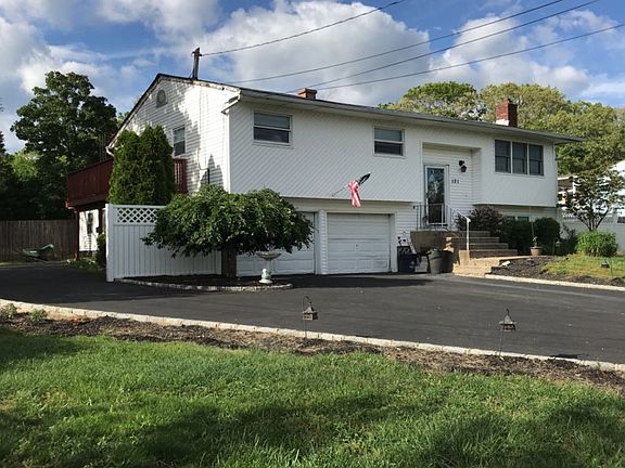 3rd image of 121 Greene Ave