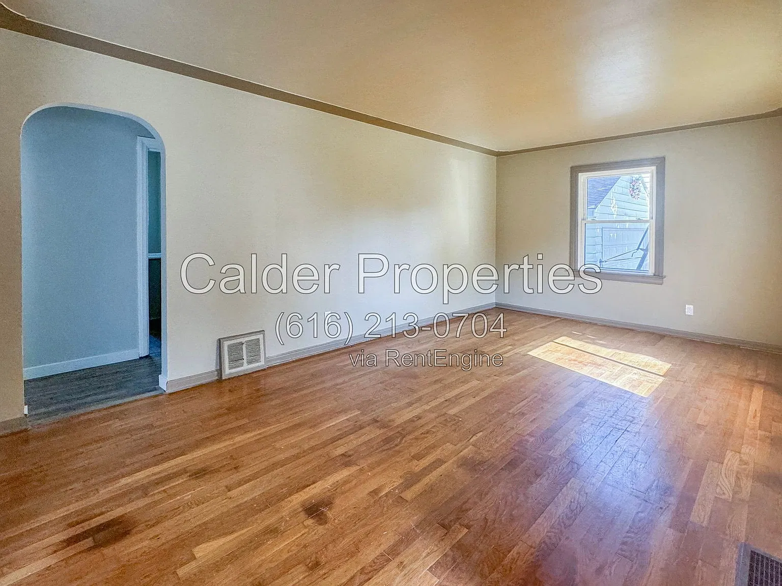 3 bed, 1.0 bath, 1036 sqft, $2,295 — Photo 4