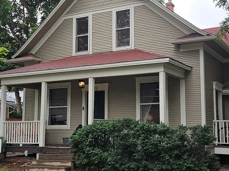 318-320 W Myrtle St — Photo 22