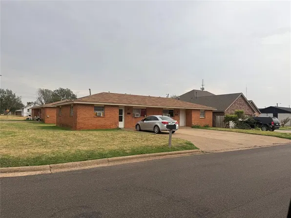 606 E Arapaho Ave, Weatherford, OK 73096