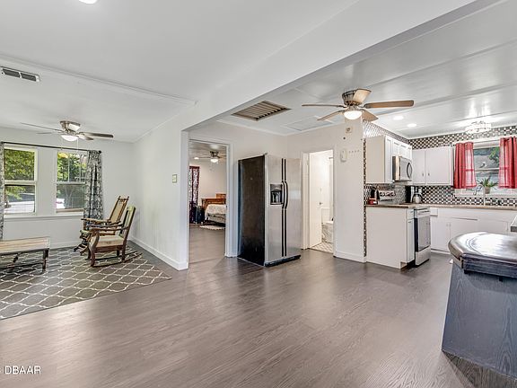 2nd image of 829 Oleander Ave