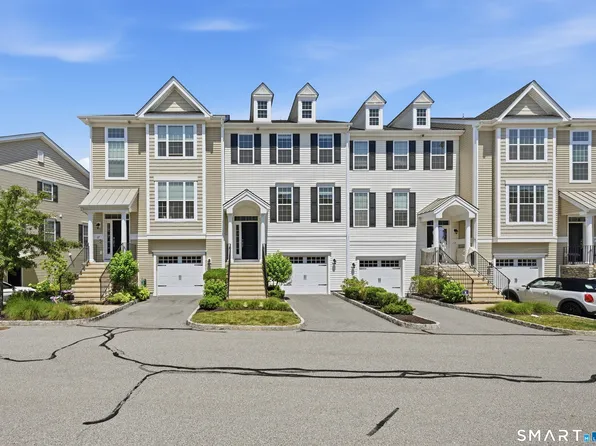 15 Moorland Dr #15, Danbury, CT 06810