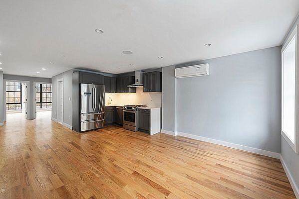 1st image of 218 Quincy St APT 2
