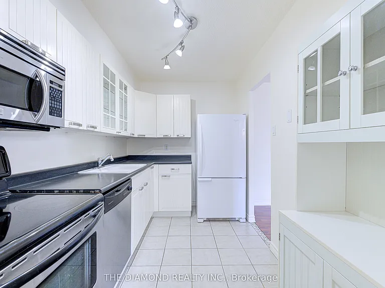 40 Sunrise Ave #301 — Photo 11