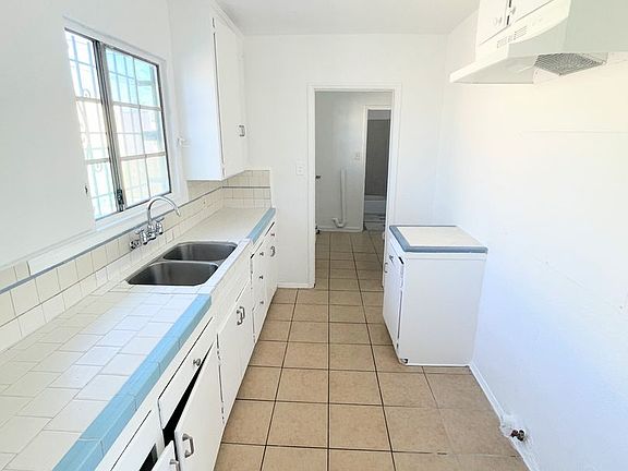 3rd image of 3480 Hyde Park Blvd #0