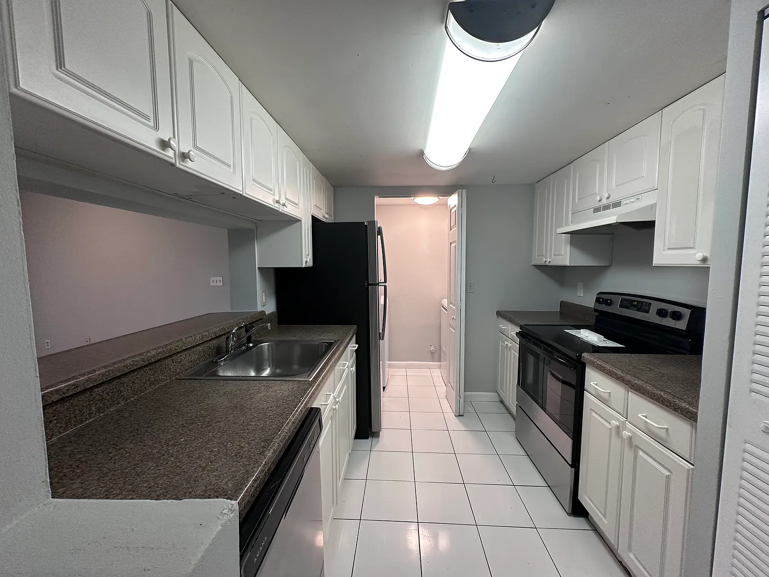 1 bed, 700 sqft, $1,750 — Photo 3