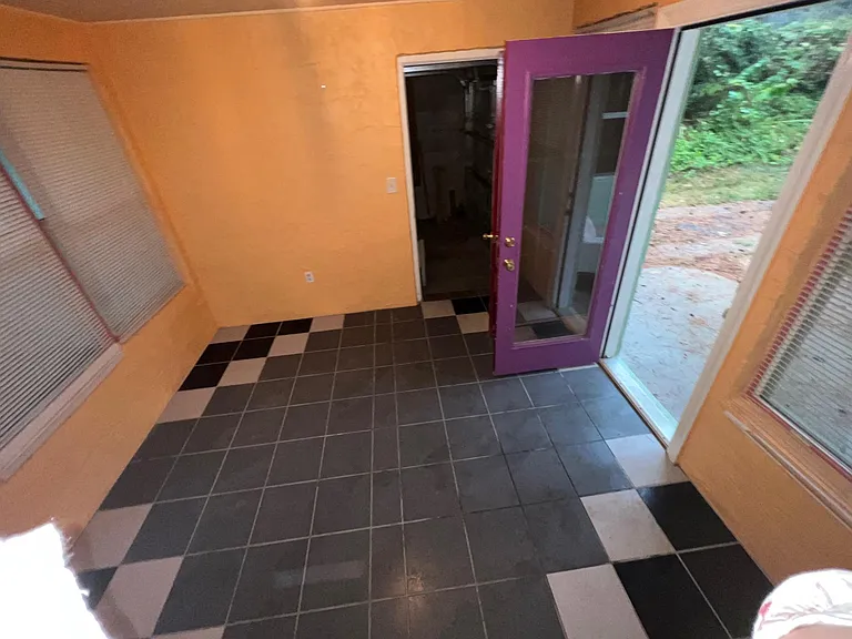 Foyer/sweet front room