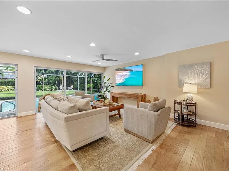 675 Harbour Dr — Photo 6