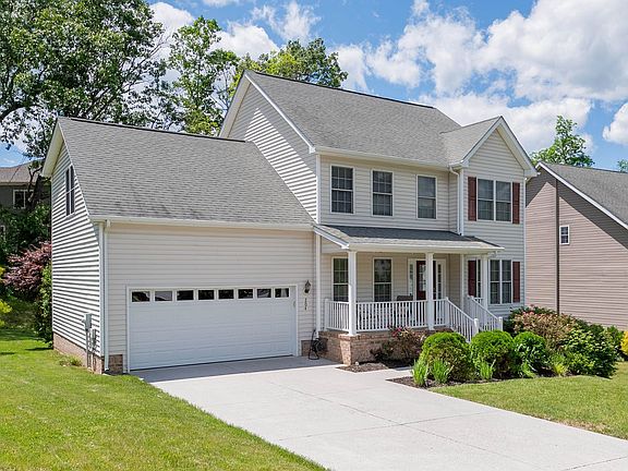 2nd image of 204 Mountain Breeze Dr