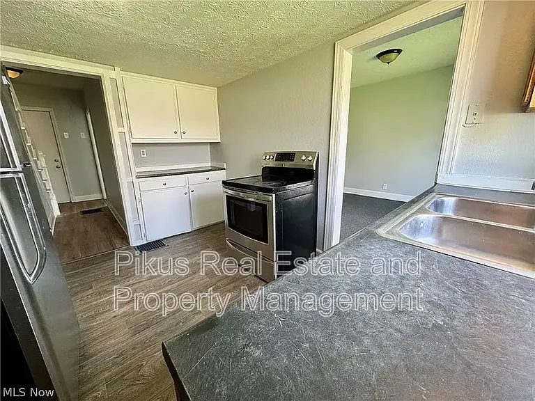1217 Shriver Ave NE — Photo 3