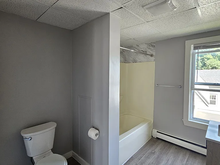 799 Railroad St #4 — Photo 8