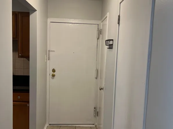 527 Florida Ave APT T4, Herndon, VA 20170