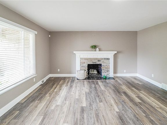 4th image of 1481 Woodbine Ave