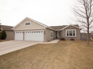 541 13th Ave N, Moorhead, MN 56560