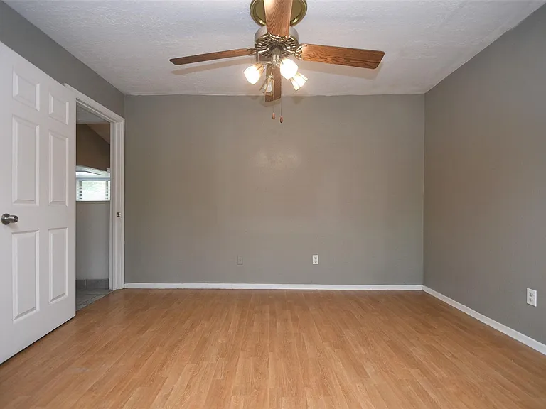 510 Chambly Dr — Photo 8