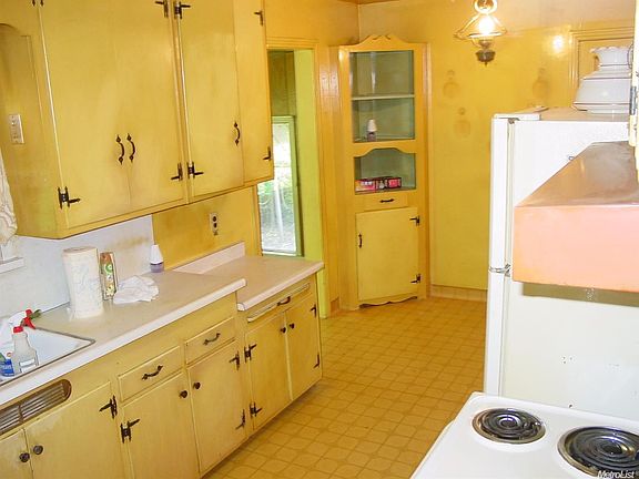 2nd image of 1600 Arvilla Dr