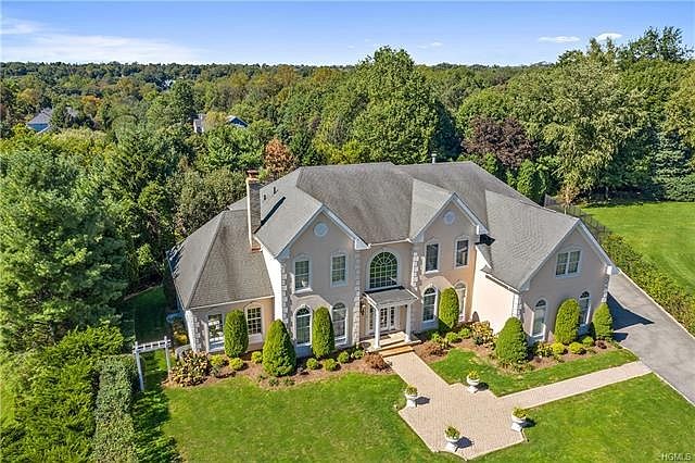 1st image of 10 Hillair Ct